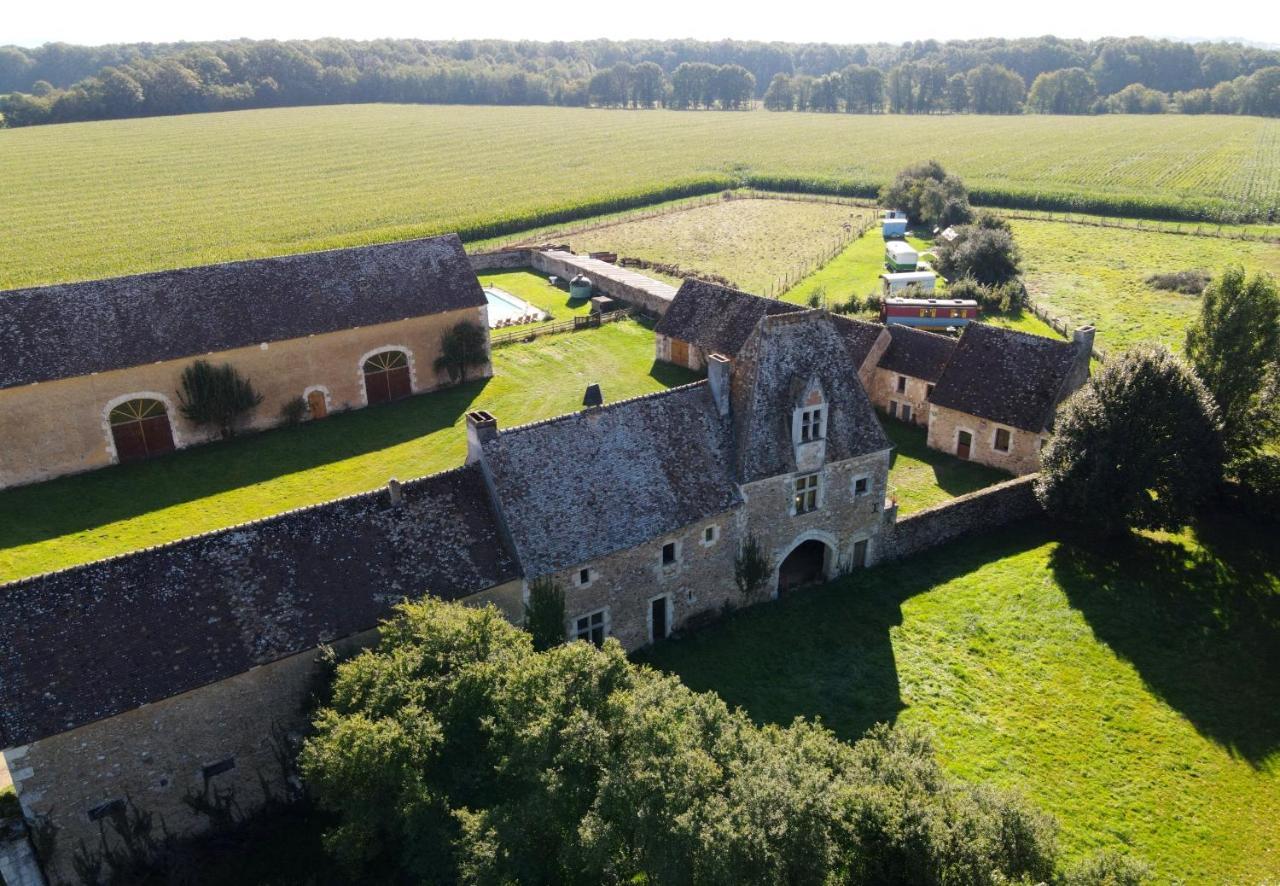 Manoir Du Bois Joly - Roulotte Vintage Guest House Margon  Exterior photo